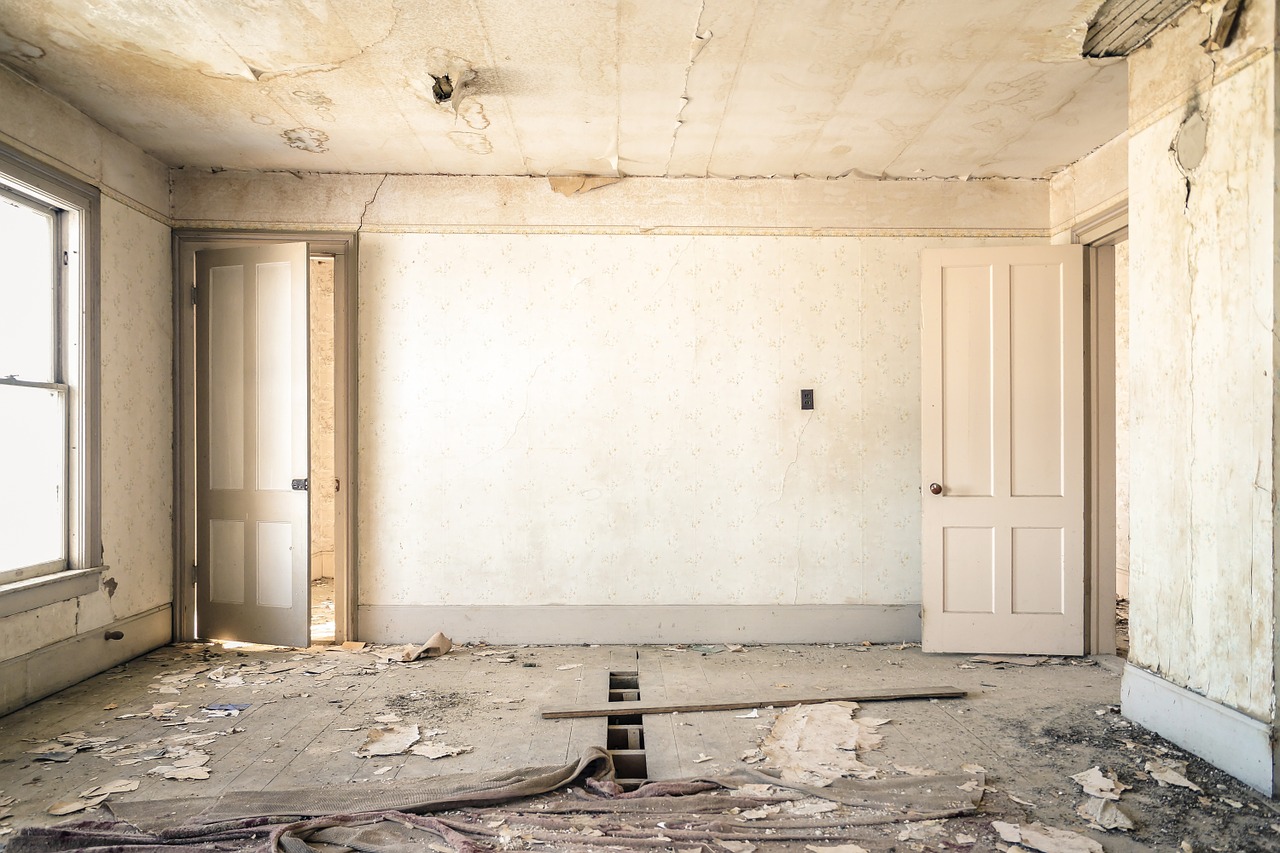 dilapidated-983952_1280